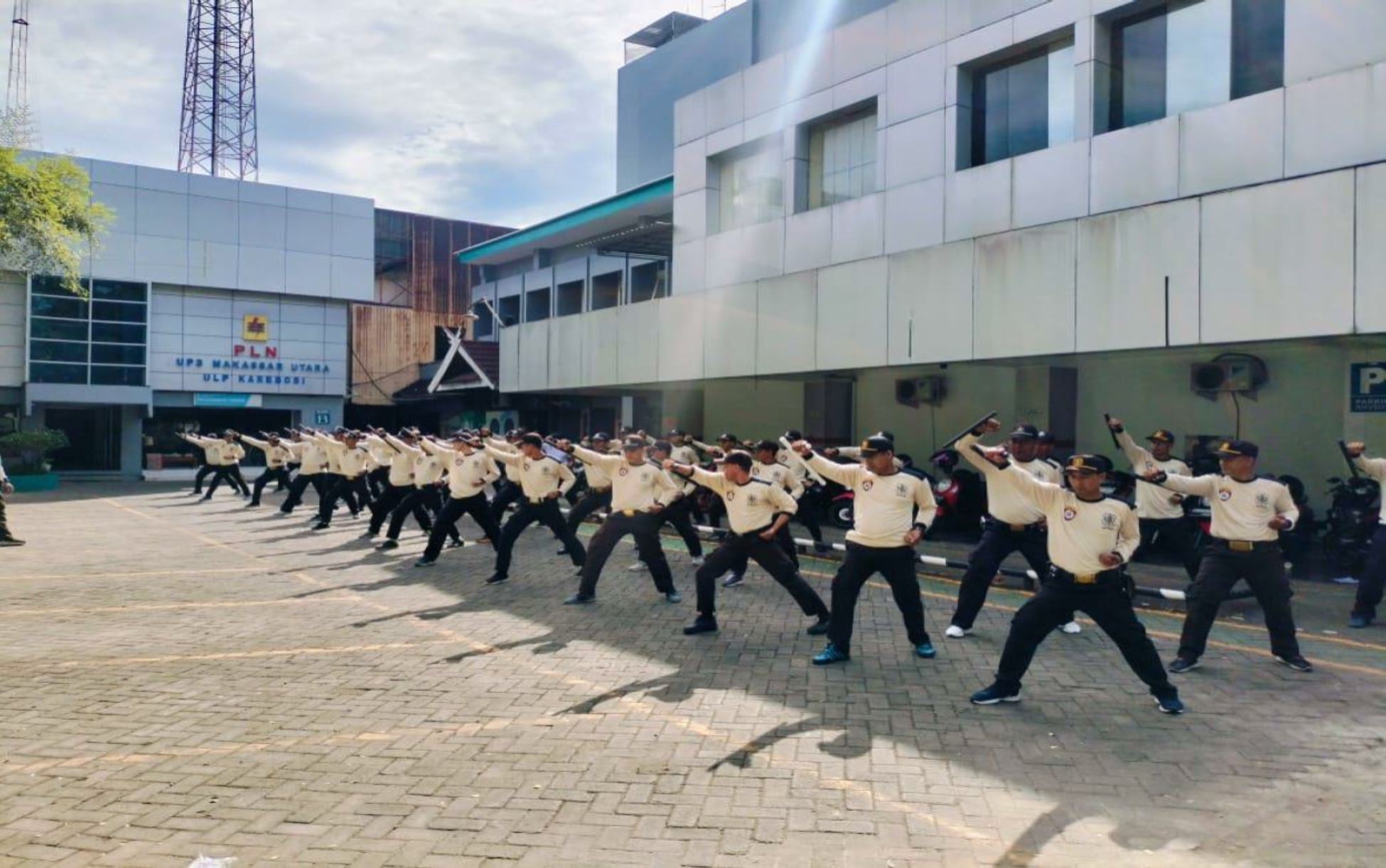 Latihan fisik tim security