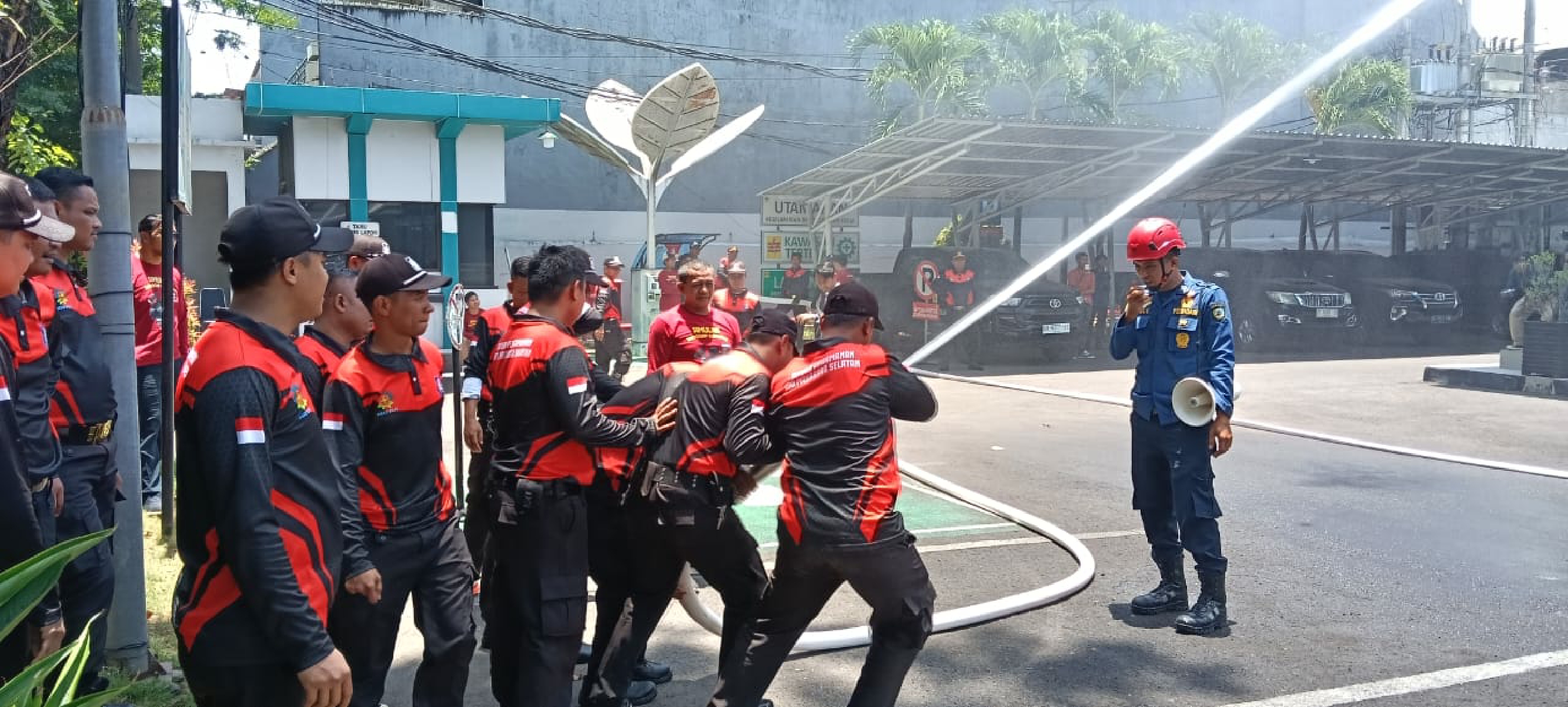 Pelatihan pemadam kebakaran